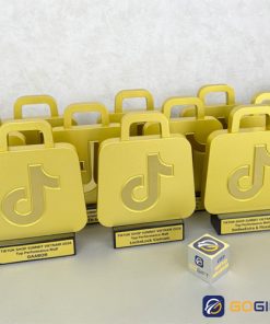Cúp thiết kế Tiktok Shop Summnit Vietnam 2026 3