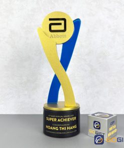 Cúp vinh danh Abbott Sales Award 2025