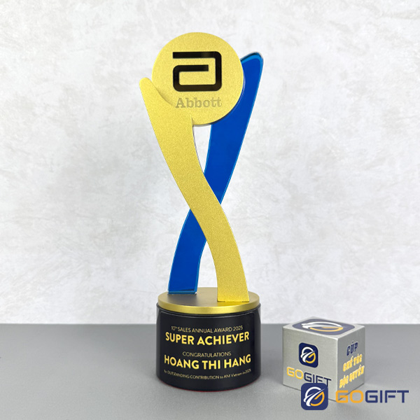 Cúp vinh danh Abbott Sales Award 2025