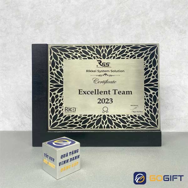 Bảng vinh danh team xuất sắc Rikkei System Solution