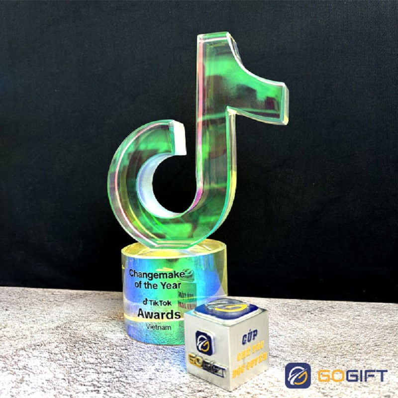 Cúp pha lê Tiktok Award CTR102