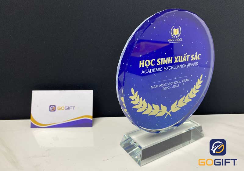 Kỷ niệm chương vinh danh học sinh được thiết kế theo yêu cầu của nhà trường