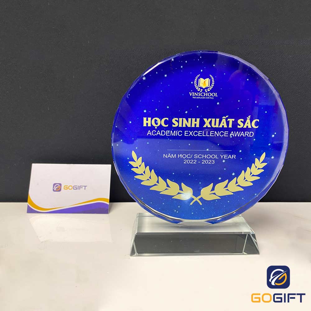 Kỷ niệm chương vinh danh học sinh xuất sắc