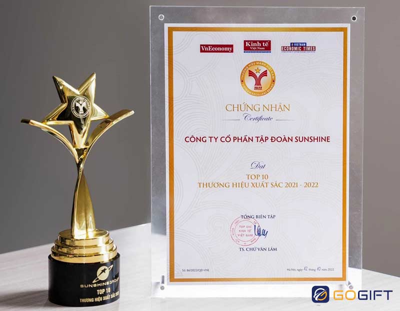 Mẫu bảng vinh danh bằng mica tràn sang trọng