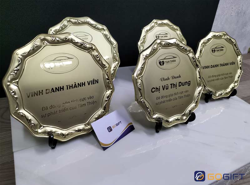 Các giải thưởng vinh danh nhân viên cuối năm ý nghĩa & độc đáo 2026