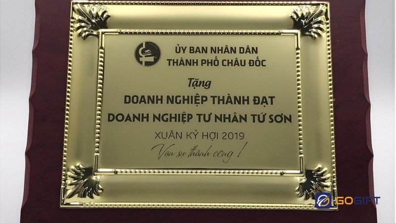 Thông điệp vinh danh rõ ràng, ngắn gọn 