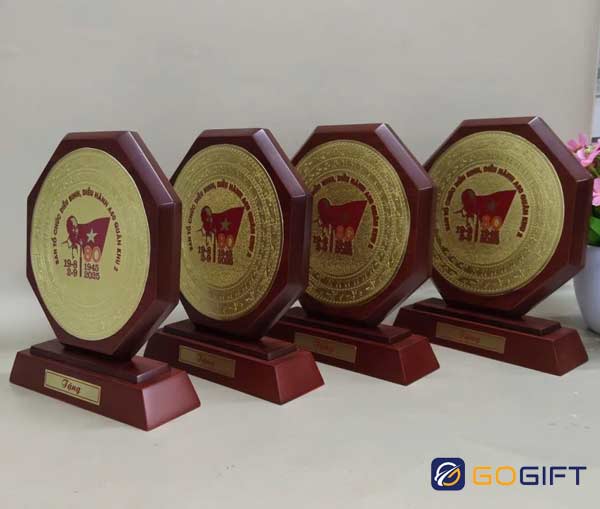 Mẫu kỷ niệm chương tròn, phù hợp để tặng tri ân tại các đại hội, hội thảo 