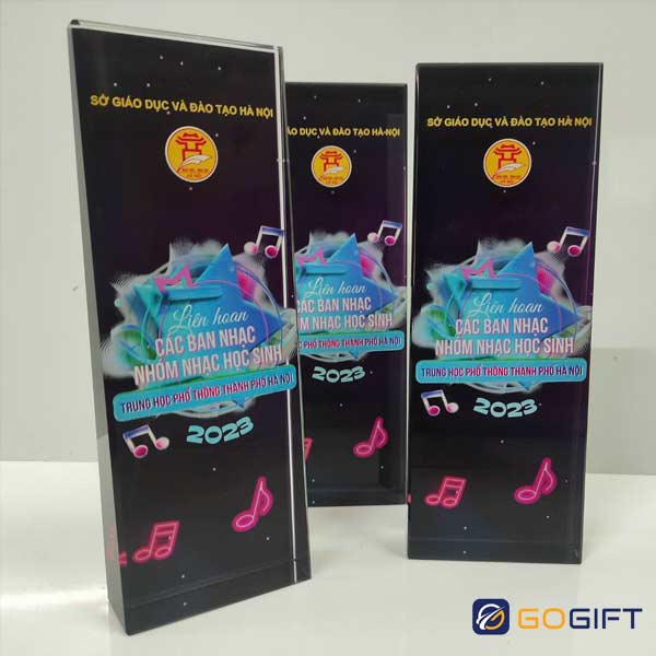Mẫu kỷ niệm chương thủy tinh hình chữ nhật cực hợp cho những chương trình âm nhạc