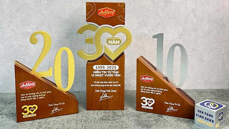 Bộ số kỷ niệm thành lập công ty là món quà lưu niệm ý nghĩa mà các doanh nghiệp có thể cân nhắc đến