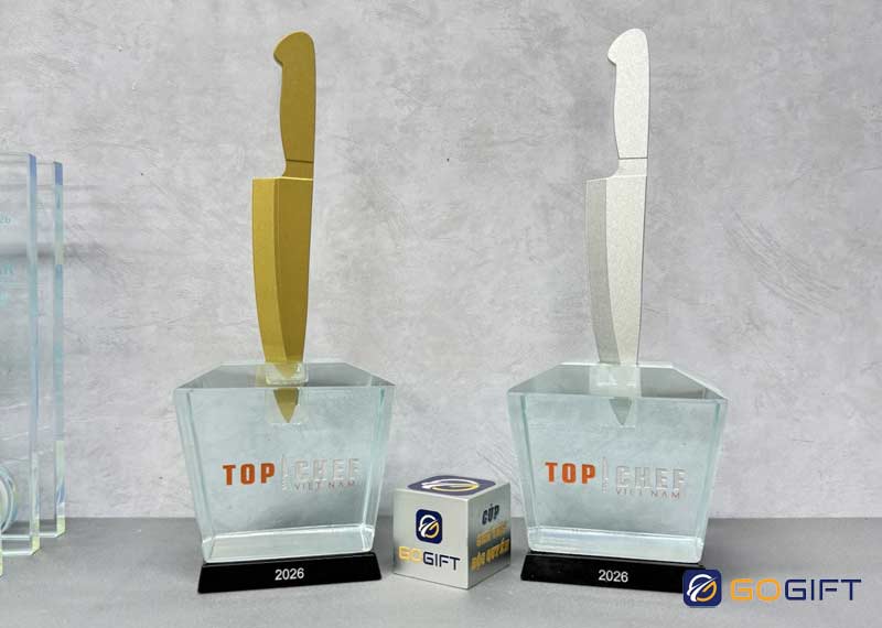 Mẫu cúp nấu ăn hợp kim kết hợp pha lê được thiết kế riêng cực kỳ sáng tạo