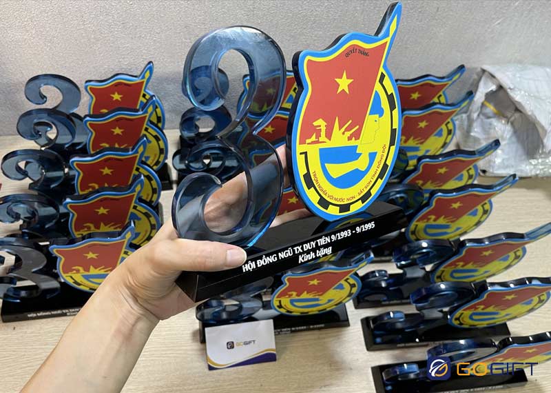 Bộ số kỷ niệm bằng pha lê sang trọng, tinh tế