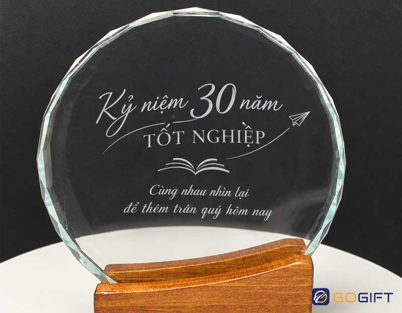 Thiết kế kỷ niệm chương họp lớp sau 30 năm ra trường