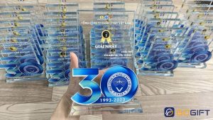 Địa chỉ đặt làm bộ số kỷ niệm pha lê tại Hà Nội uy tín, giá rẻ năm 2026